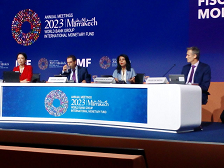 IMF advices China to change growth model