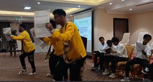 Ethiopia commemorates belated press freedom day dancing