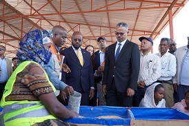 US Ambassador to Ethiopia visits IDP camps in Tigray