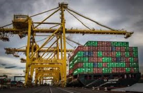 Global trade grew $300 billion in 2025 first half